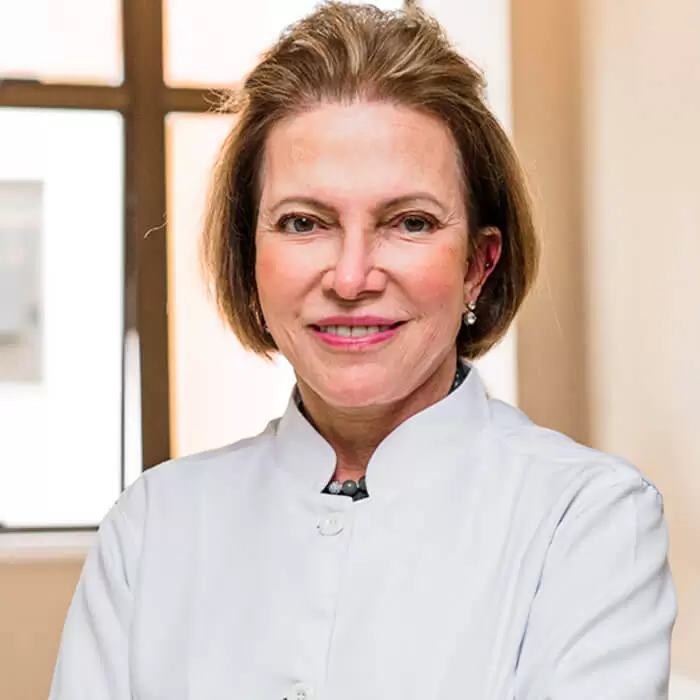 Dra. Cristina Mansur - Médica Dermatologista GlasLaser