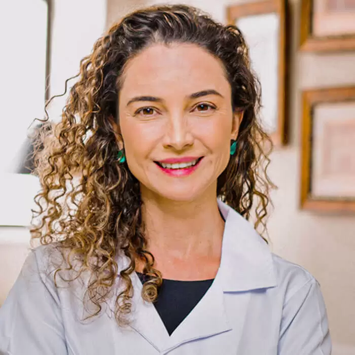 Dra. Leonora Mansur - Médica Cirurgiã Plástica GlasLaser